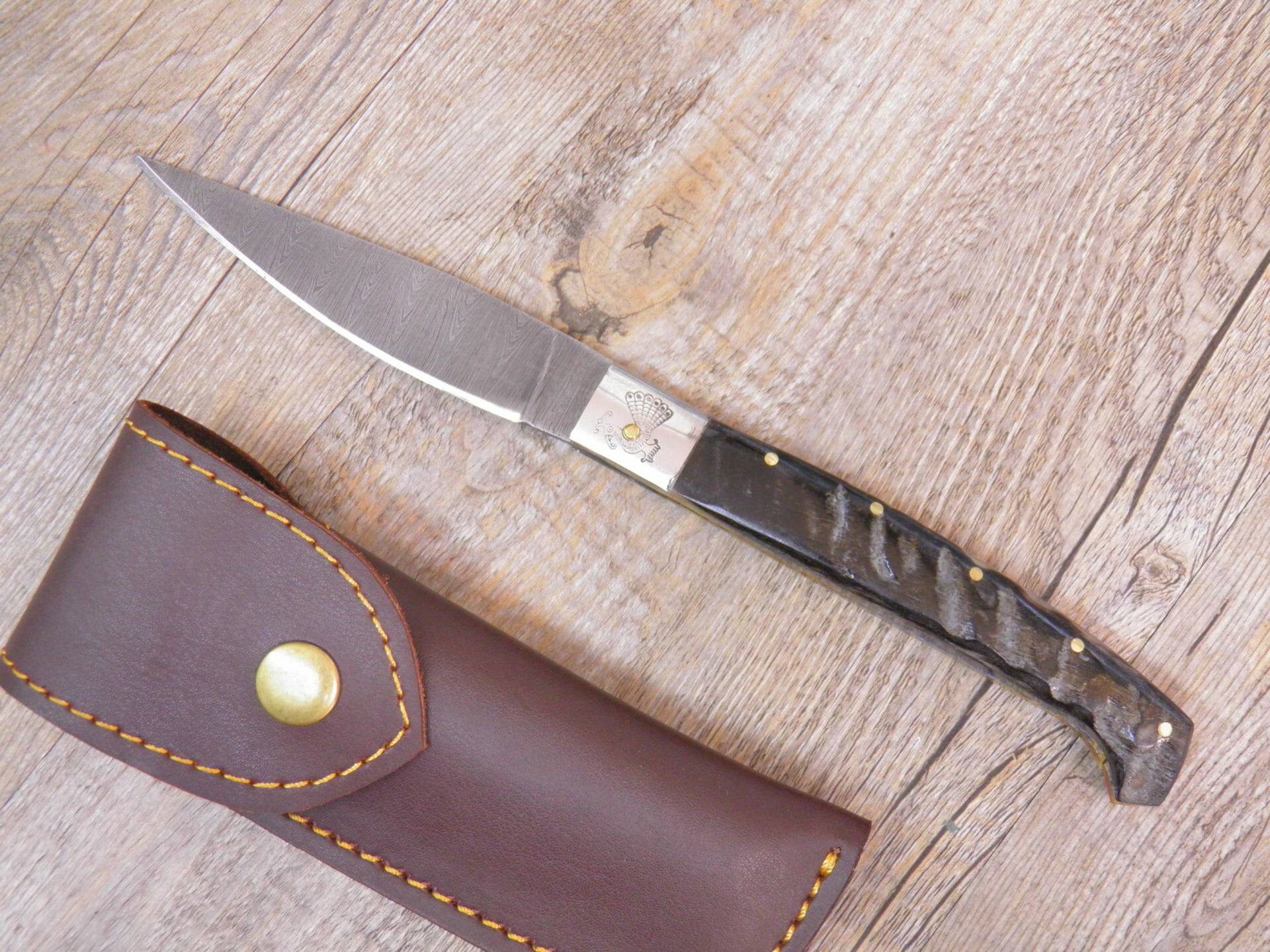 Coltello in acciaio damasco con manico in corno, ca. 23 cm